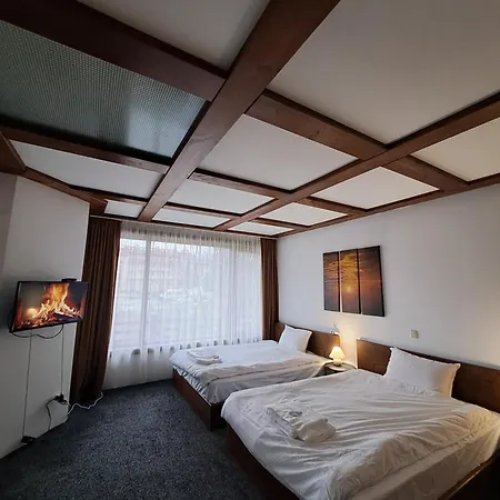 Homely 3*