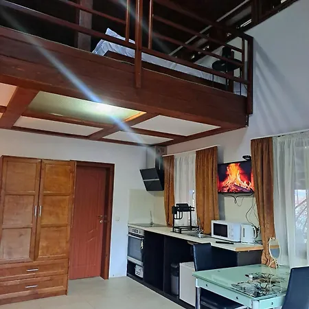 Homely 3*