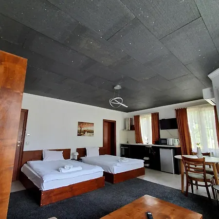 Homely 3*